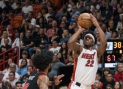 爱游戏体育-包含巴特勒回归赛场，出色防守首场状态亮眼，尤文图斯观众沸腾！的词条